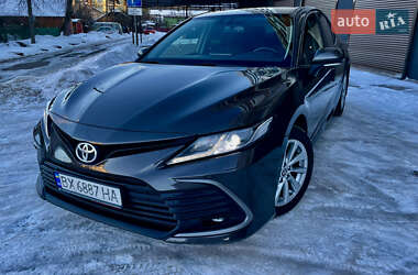Седан Toyota Camry 2021 в Хмельницком