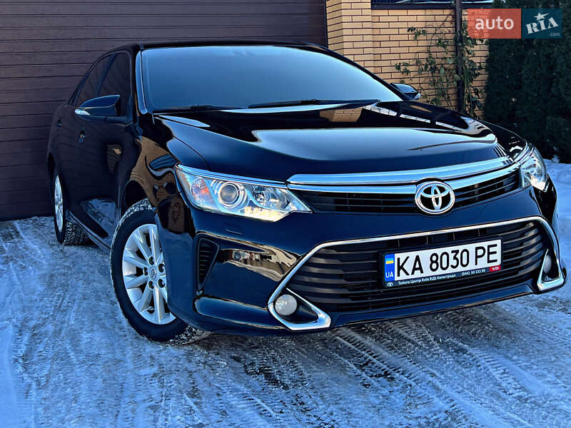 Седан Toyota Camry 2016 в Киеве