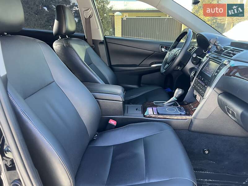 Седан Toyota Camry 2016 в Киеве