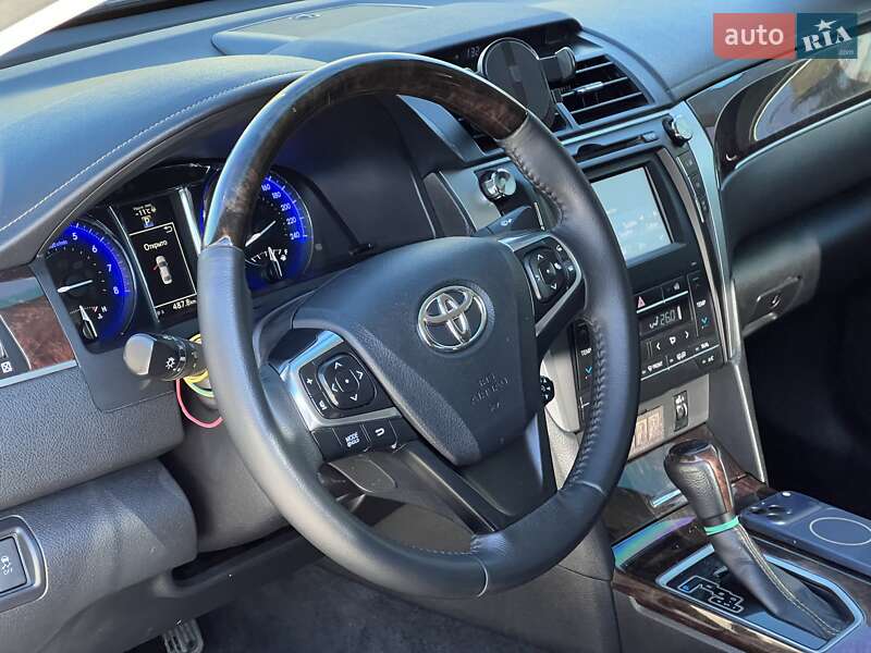 Седан Toyota Camry 2016 в Киеве