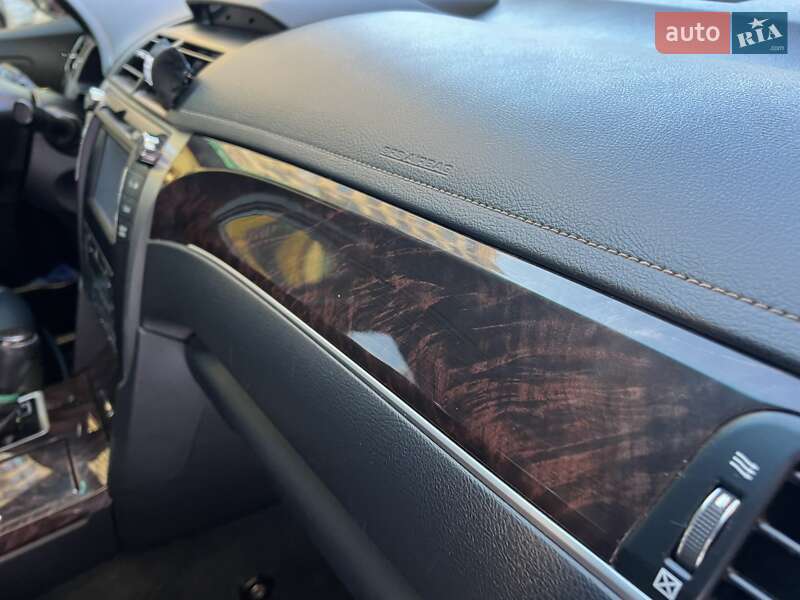 Седан Toyota Camry 2016 в Киеве