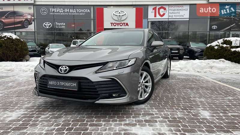 Toyota Camry 2021