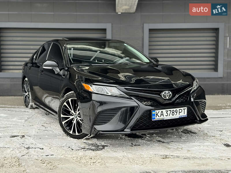 Toyota Camry 2019