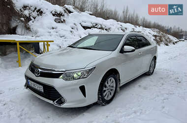 Седан Toyota Camry 2016 в Киеве
