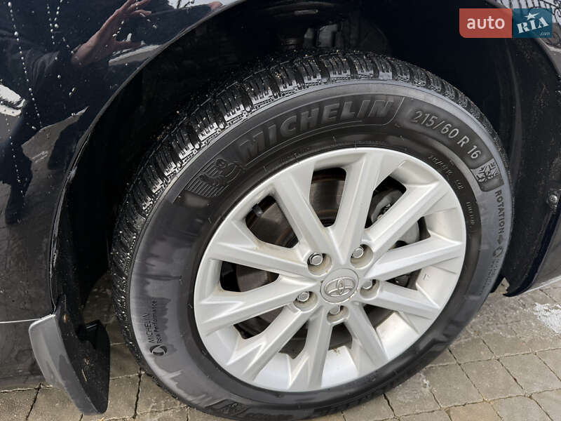 Седан Toyota Camry 2017 в Подольске