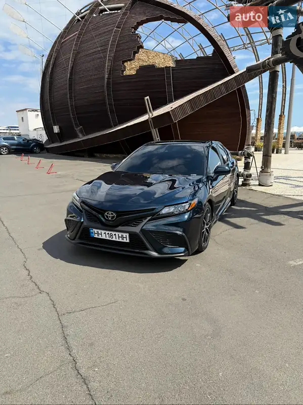 Toyota Camry 2021