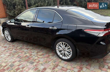 Седан Toyota Camry 2018 в Днепре