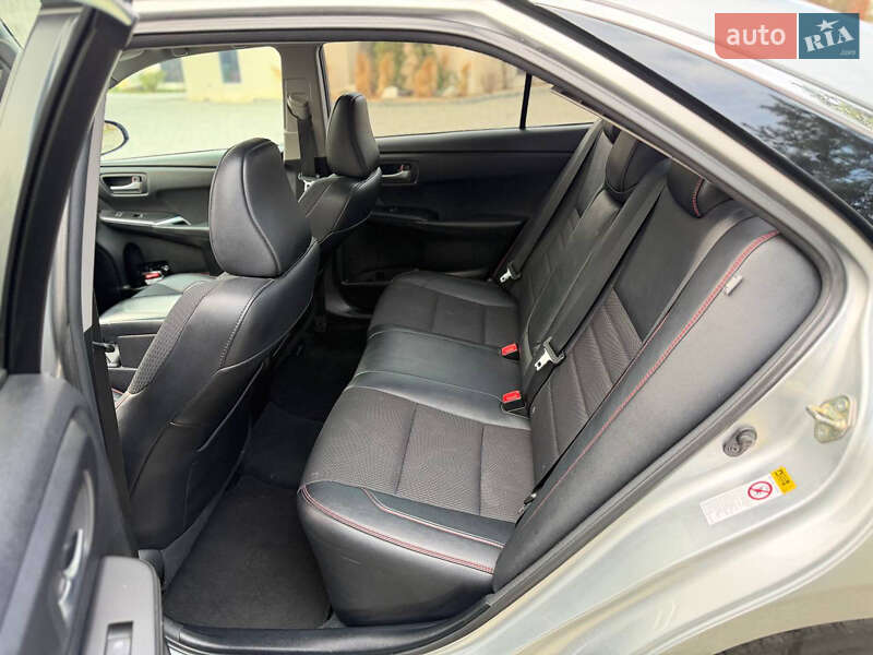 Седан Toyota Camry 2016 в Львове