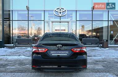Седан Toyota Camry 2021 в Киеве
