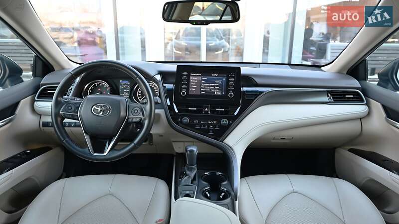 Седан Toyota Camry 2021 в Киеве