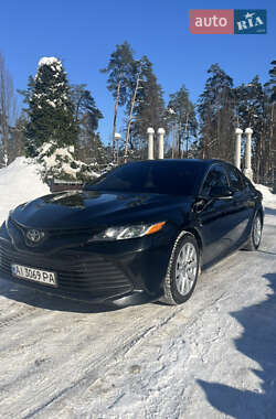 Седан Toyota Camry 2017 в Киеве