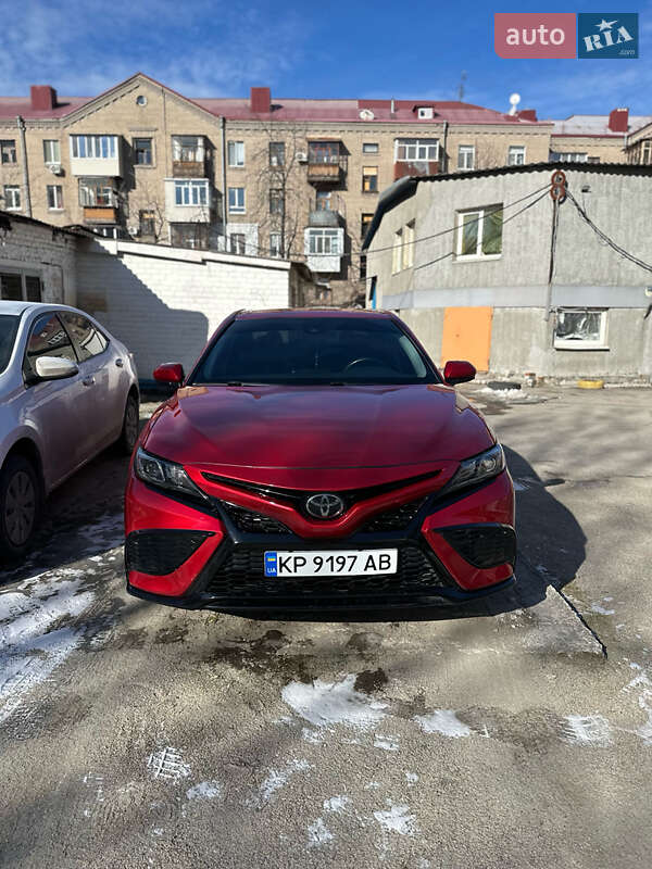 Седан Toyota Camry 2021 в Запорожье