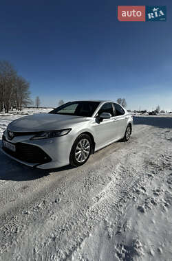 Седан Toyota Camry 2018 в Черкасах