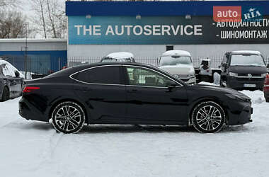 Седан Toyota Camry 2025 в Киеве