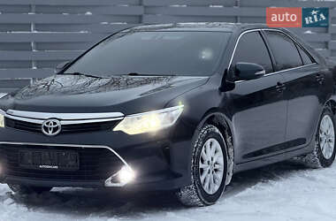 Седан Toyota Camry 2016 в Киеве