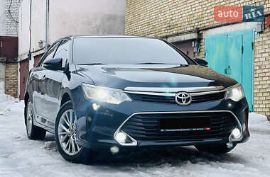 Седан Toyota Camry 2017 в Киеве