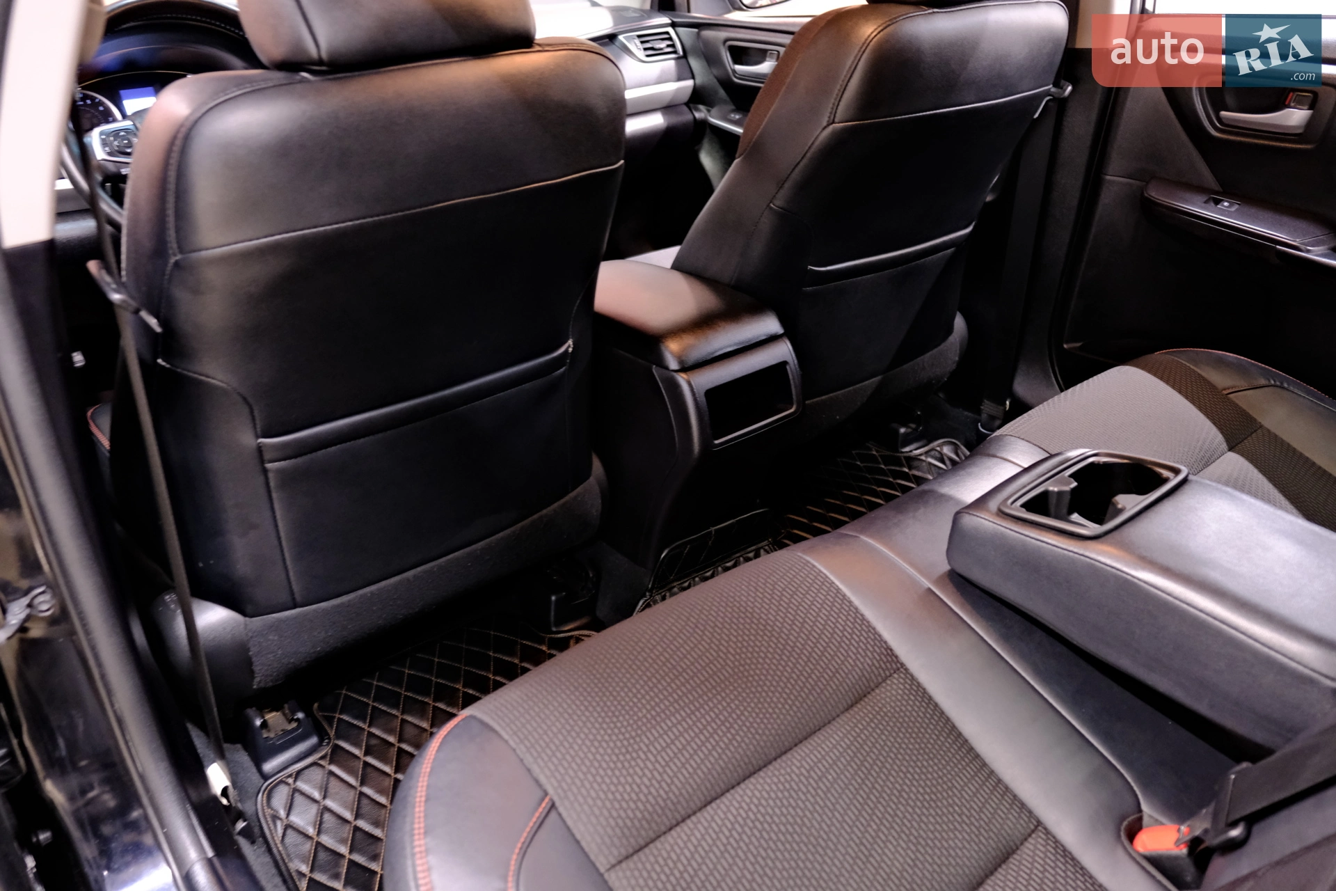 2016 Toyota Camry - мініатюра 31