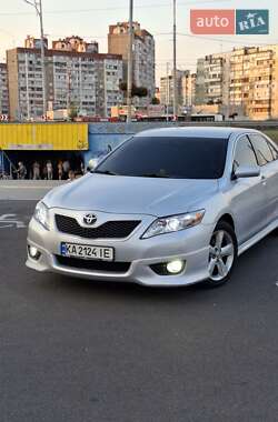 Седан Toyota Camry 2011 в Белогородке