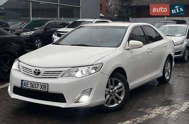 Седан Toyota Camry 2014 в Днепре