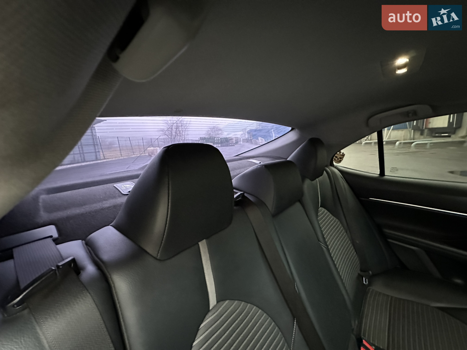 2017 Toyota Camry - мініатюра 13