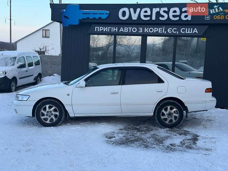 Седан Toyota Camry 1997 в Хмельницком
