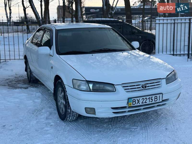 Седан Toyota Camry 1997 в Хмельницком