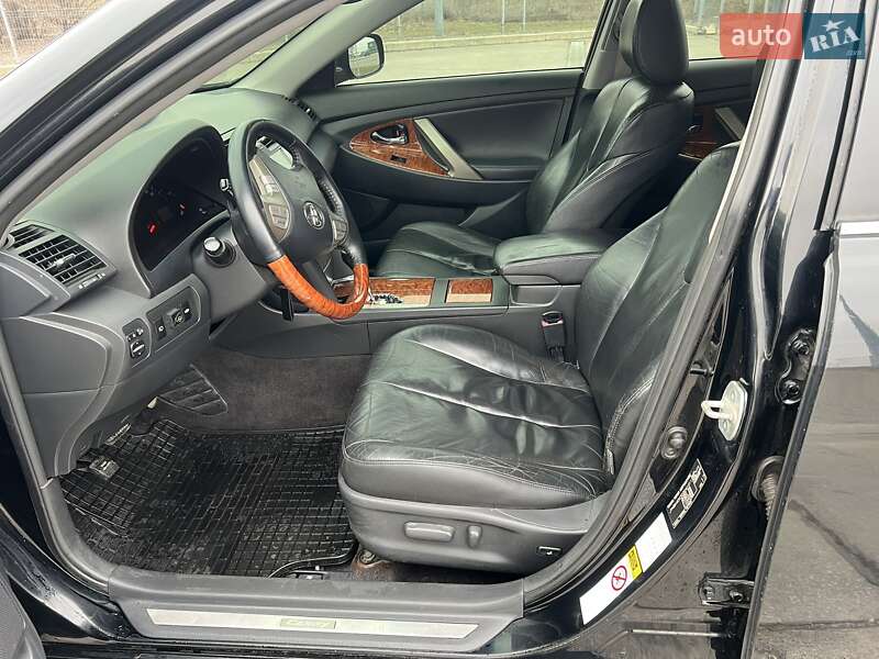 Седан Toyota Camry 2008 в Днепре