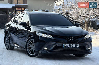 Седан Toyota Camry 2018 в Киеве
