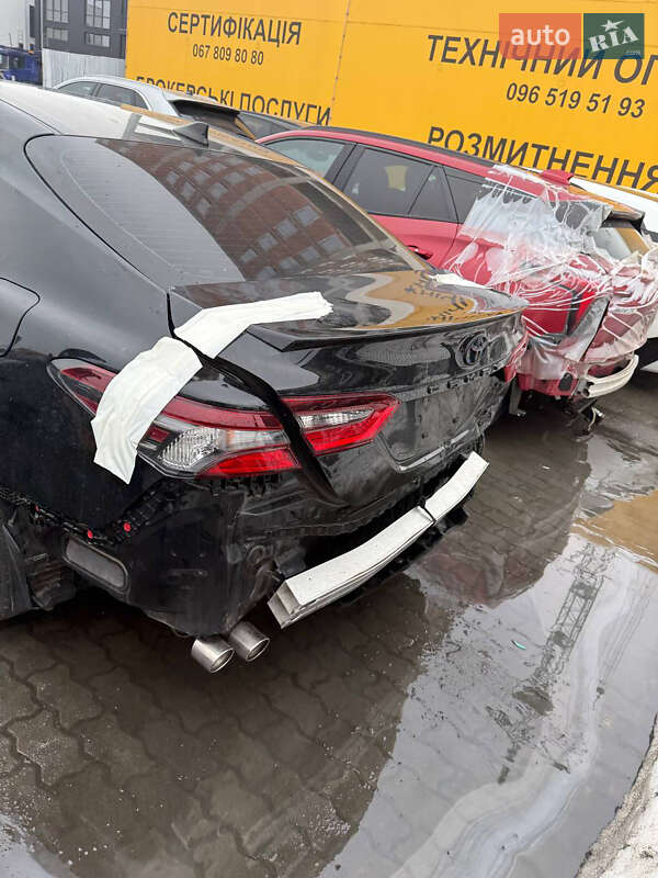 Седан Toyota Camry 2022 в Киеве