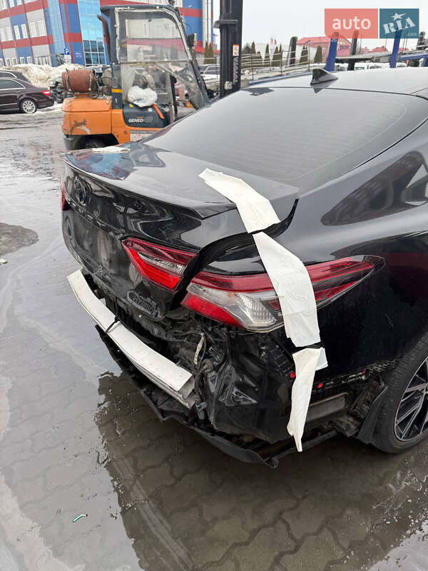 Седан Toyota Camry 2022 в Киеве