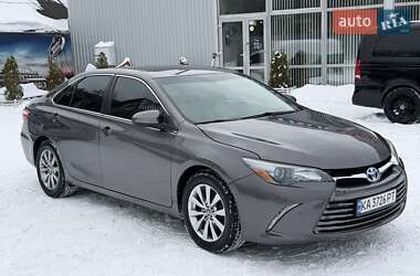Седан Toyota Camry 2016 в Киеве