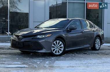 Седан Toyota Camry 2019 в Києві