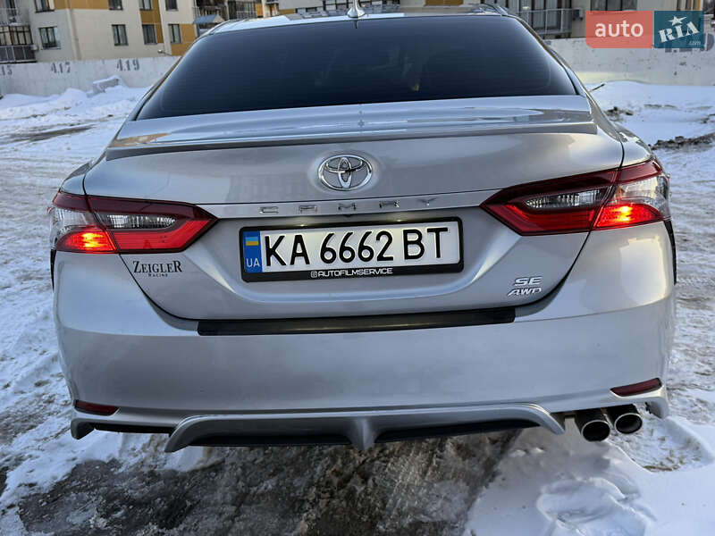 Седан Toyota Camry 2023 в Киеве
