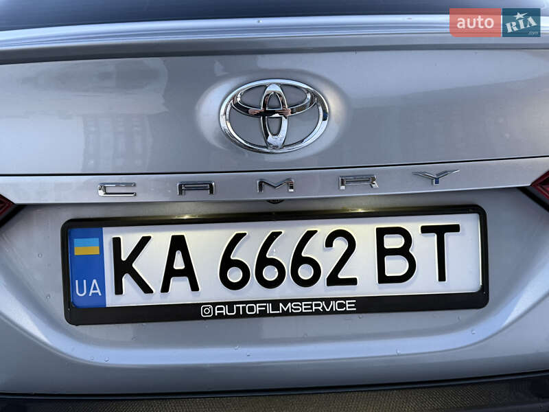 Седан Toyota Camry 2023 в Киеве