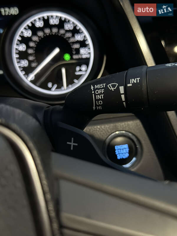 Седан Toyota Camry 2023 в Киеве