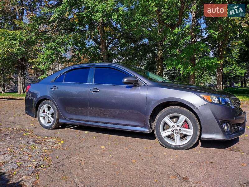 Седан Toyota Camry 2013 в Коростышеве