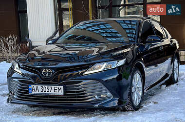 Седан Toyota Camry 2019 в Києві