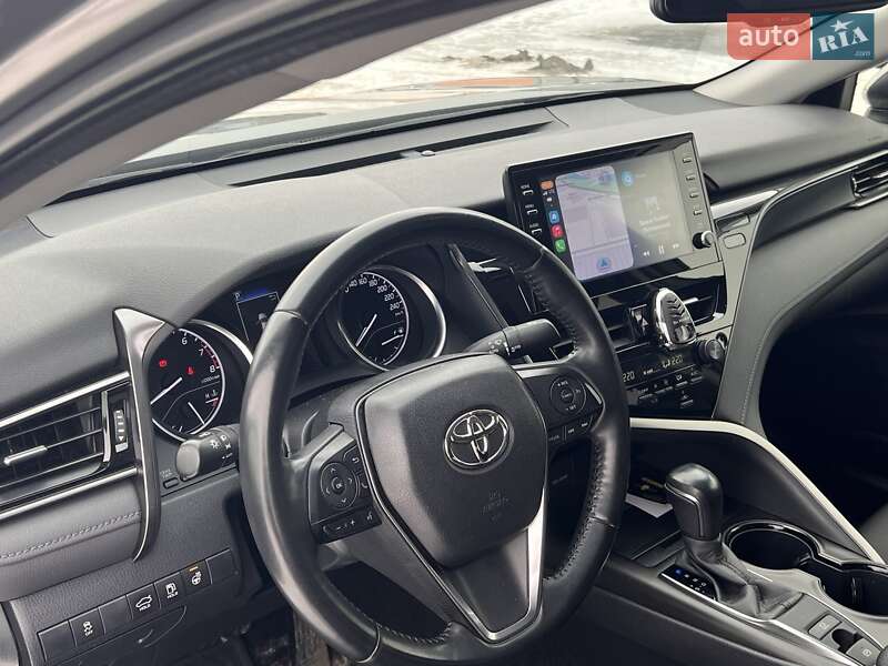 Седан Toyota Camry 2023 в Киеве