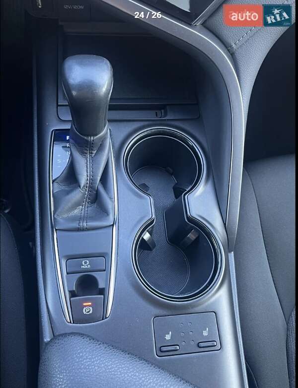 Седан Toyota Camry 2023 в Киеве