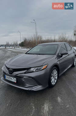 Седан Toyota Camry 2018 в Киеве