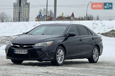 Седан Toyota Camry 2016 в Киеве
