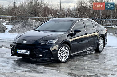 Седан Toyota Camry 2025 в Киеве