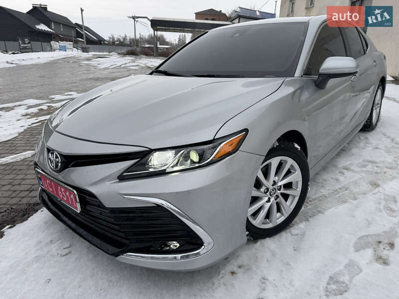 Седан Toyota Camry 2023 в Борщеве