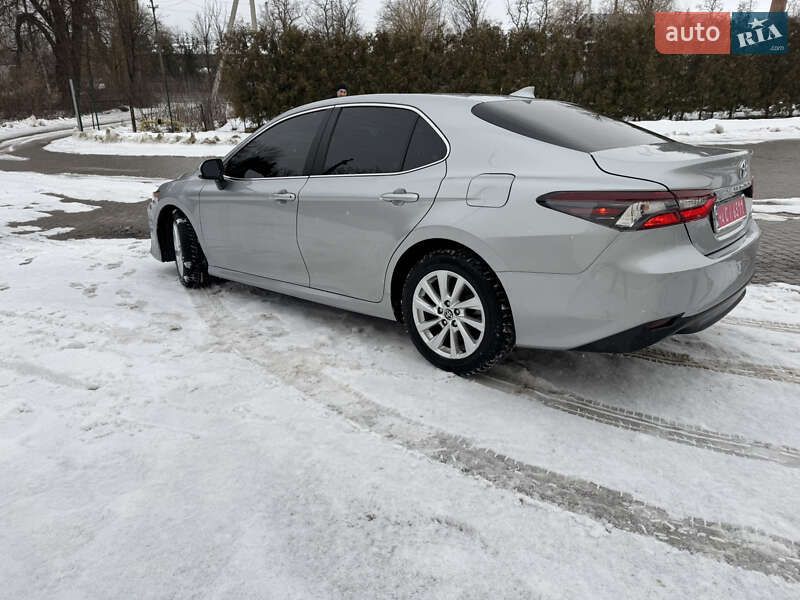 Седан Toyota Camry 2023 в Борщеве