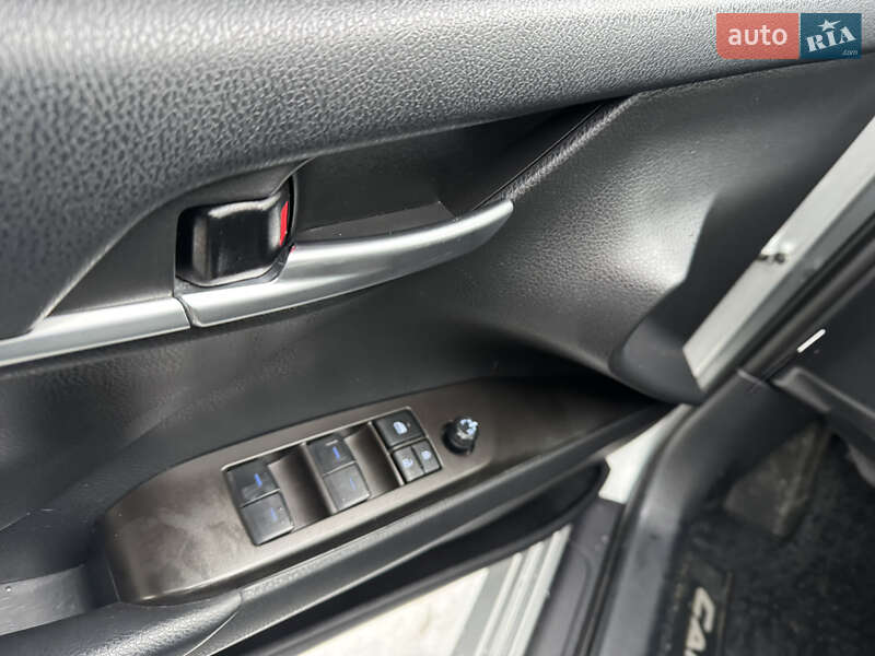 Седан Toyota Camry 2023 в Борщеве