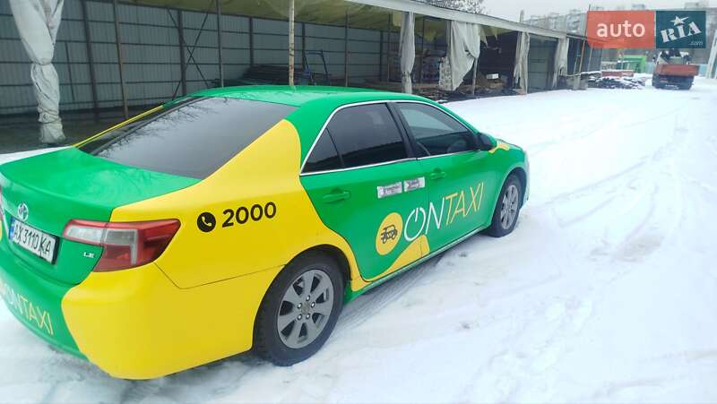 Седан Toyota Camry 2013 в Харькове