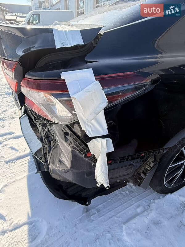 Седан Toyota Camry 2022 в Киеве