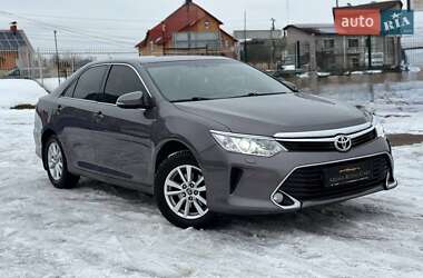 Седан Toyota Camry 2017 в Києві