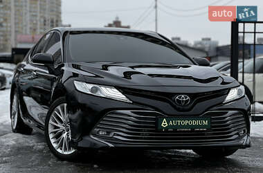 Седан Toyota Camry 2018 в Киеве