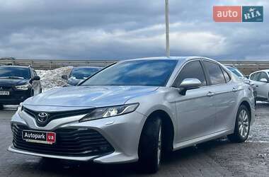 Седан Toyota Camry 2019 в Львові